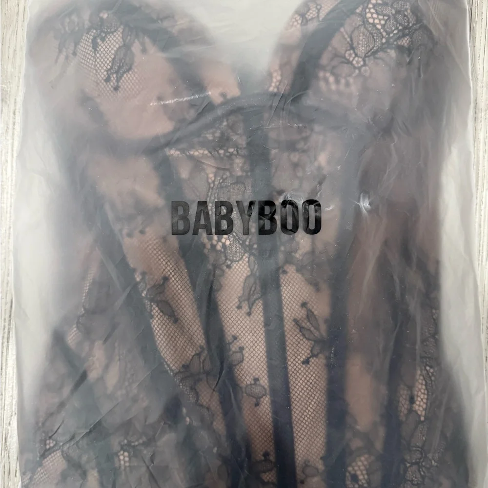 Elegant Strapless Black Lace Evening Gown - Picture 3 of 4